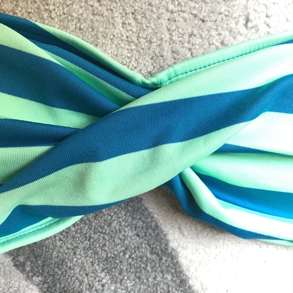 🌸5/$30🌸 Mossimo Striped Bikini Top, EUC, S - Picture 5 of 11